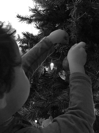 beej decorating the tree